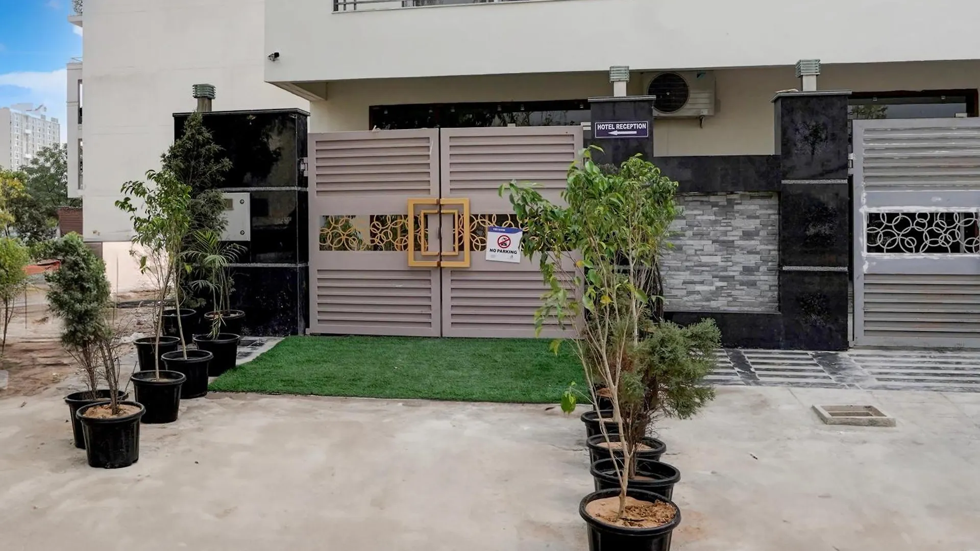 Fabhotel Sky Gurgaon Hotel