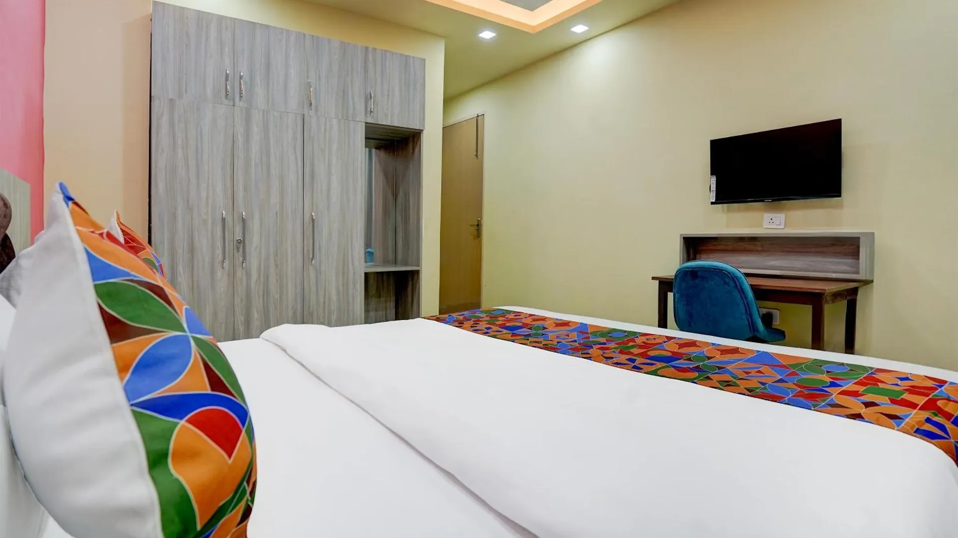 Fabhotel Sky Gurgaon 3*,  India