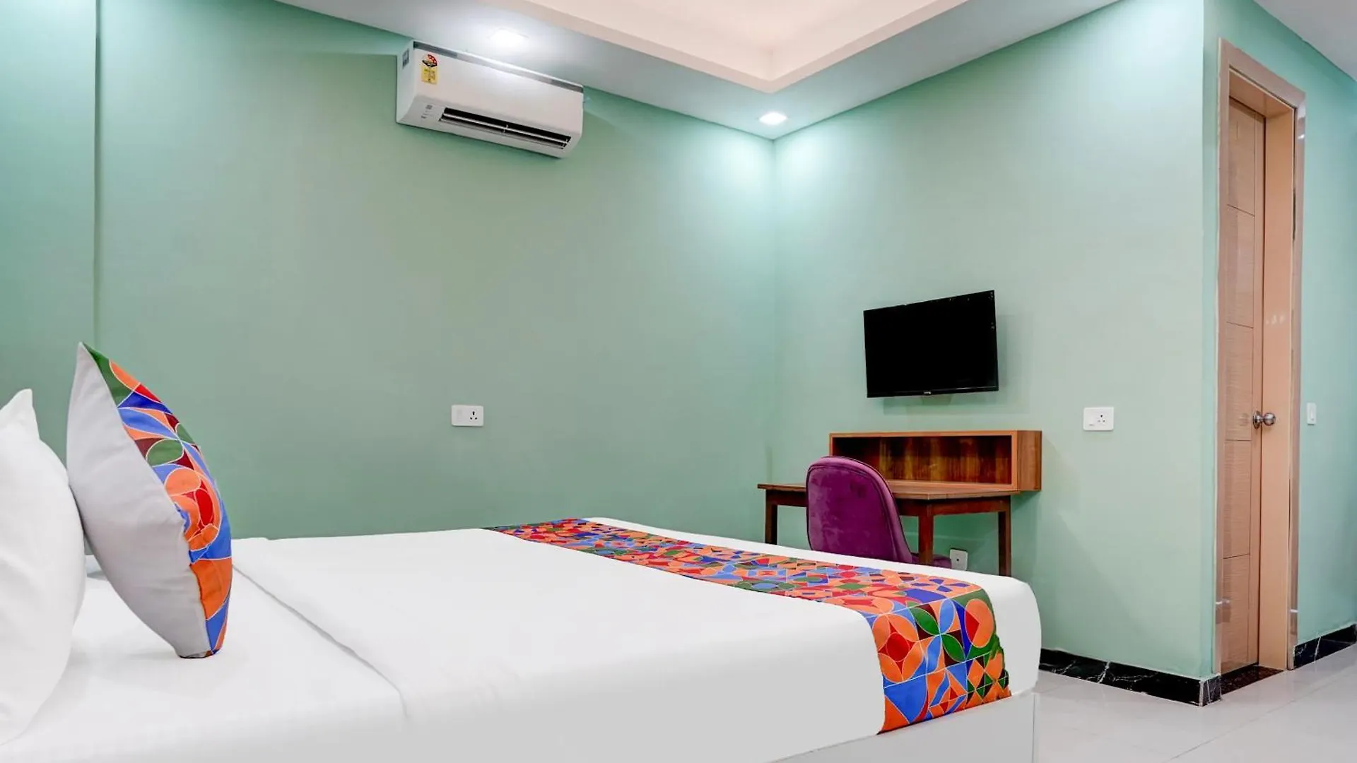 Fabhotel Sky Gurgaon 3*,